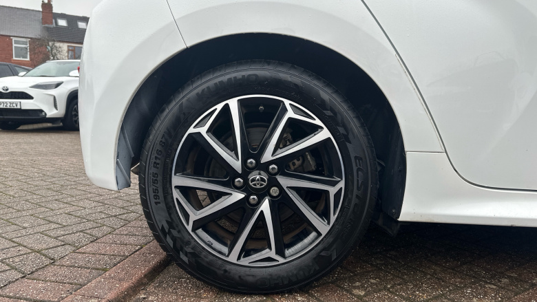 Toyota Yaris 1.5 Hybrid Design 5dr CVT Hybrid Hatchback